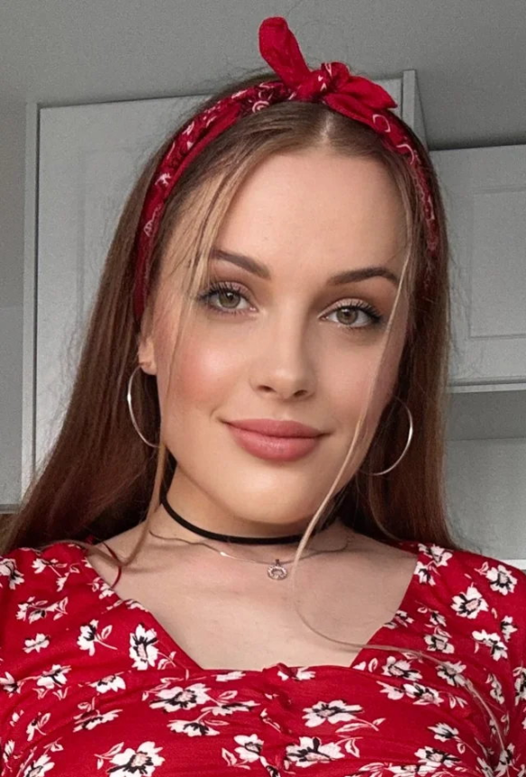 Горячие снимки привлекательной девушки – фото 25