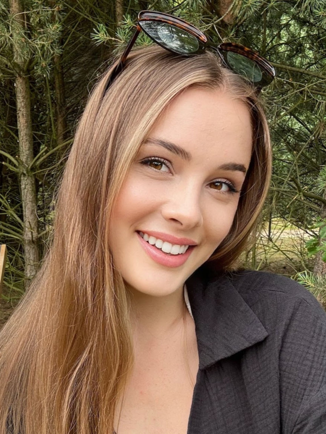 Горячие снимки привлекательной девушки – фото 32