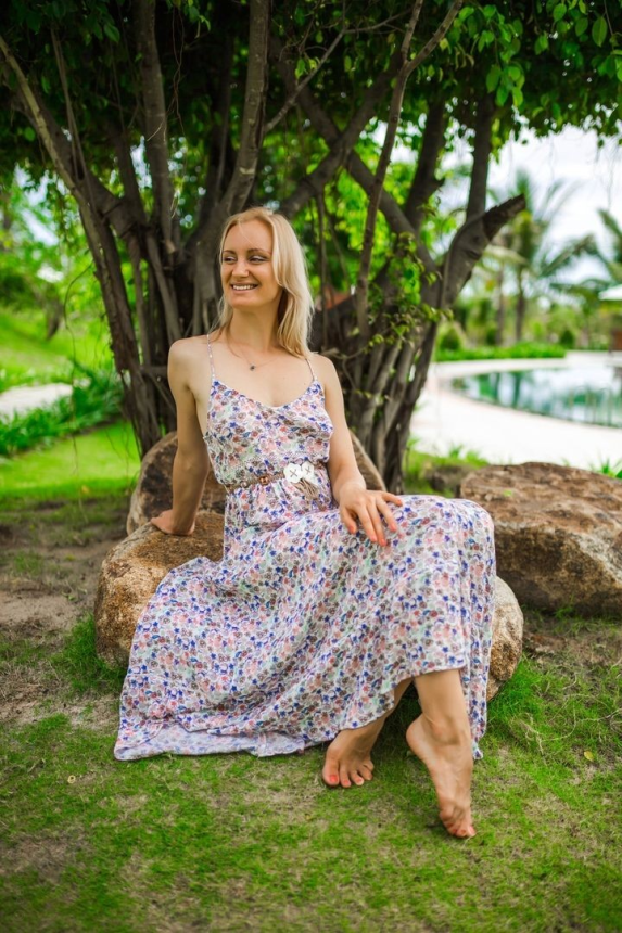 На фото красивая блондинка – фото 4