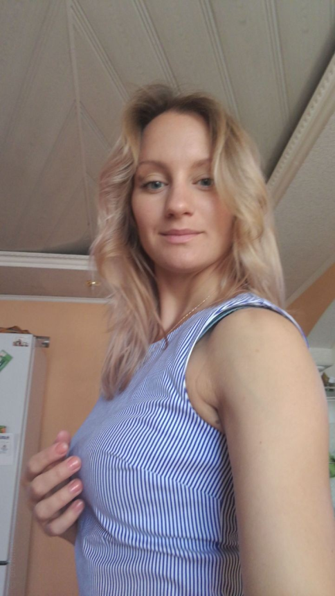 На фото красивая блондинка – фото 3