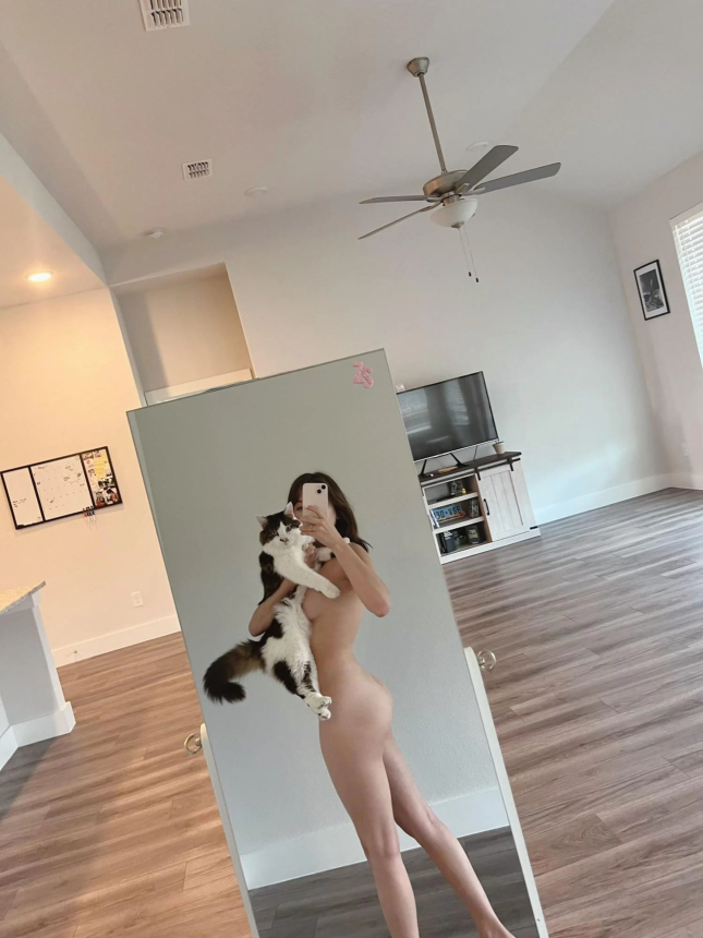 Молодая красотка показала свою сексуальность, представив себя в различных ракурсах и обнажив свое тело – фото 7