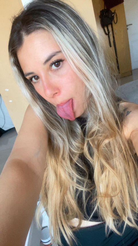 Молодая девушка показала свою молодость, своё тело и свою полную киску – фото 29