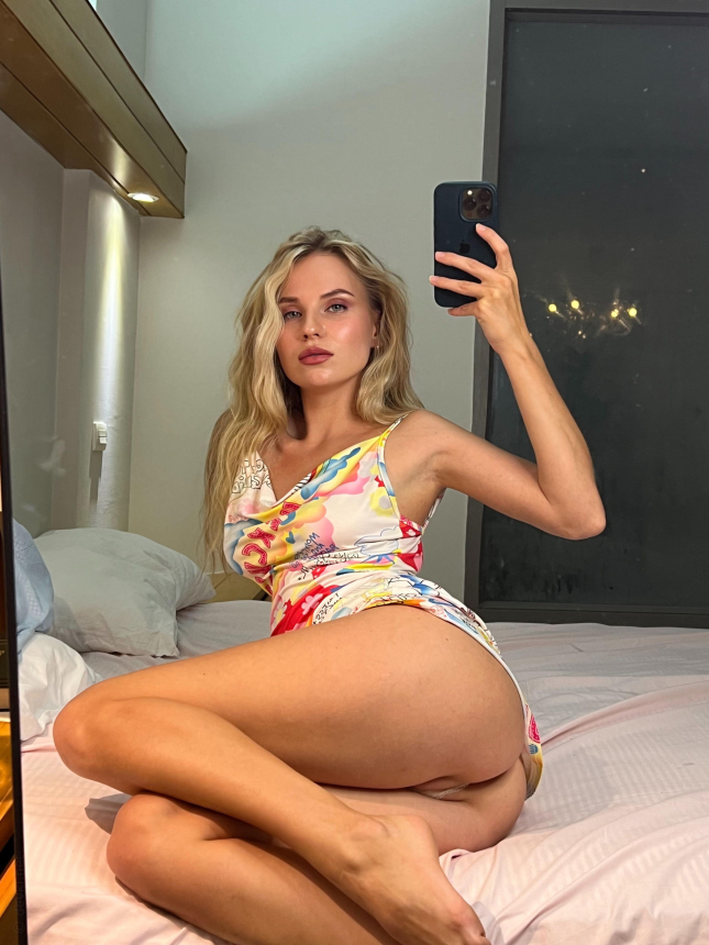 Интимные фотографии молодой привлекательной блондинки без одежды – фото 10