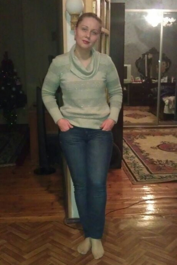 A beautiful, elegant woman poses sexily in the nude. – photo 18