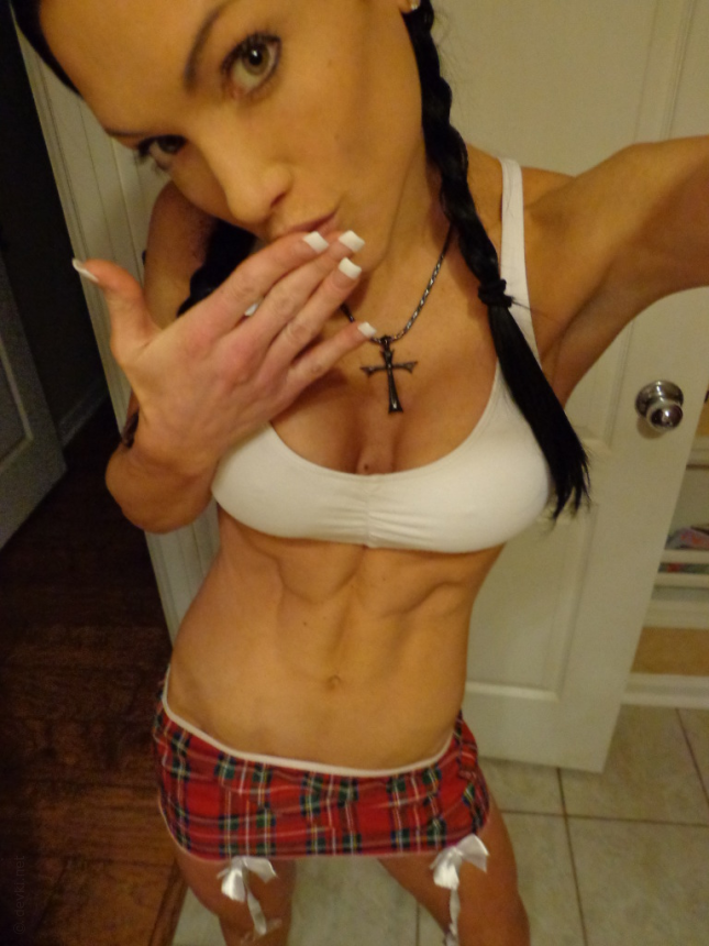 Сексуальная красотка с идеальными формами продолжает радовать своими фотографиями – фото 15