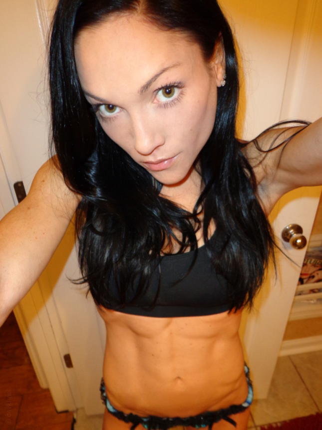 Сексуальная красотка с идеальными формами продолжает радовать своими фотографиями – фото 59