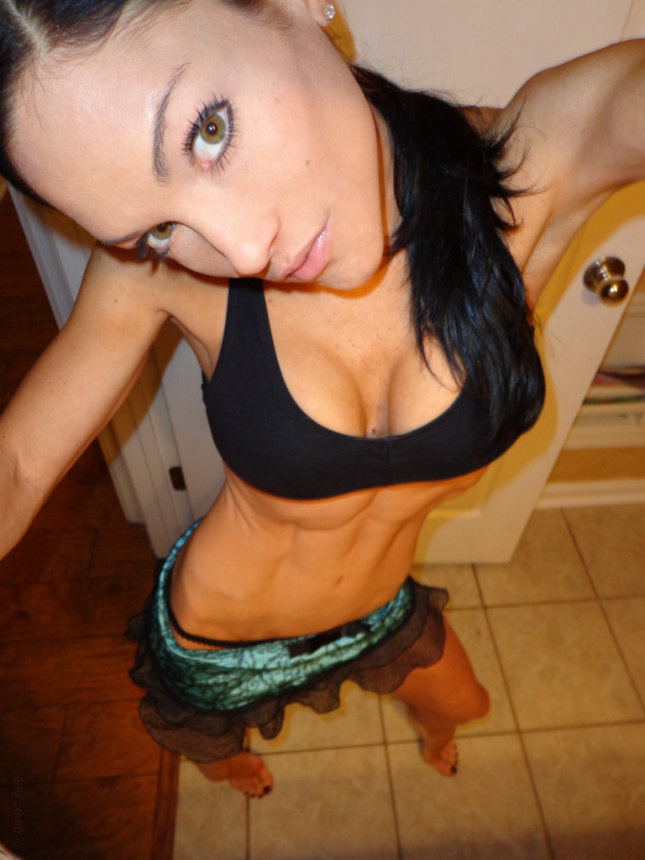 Сексуальная красотка с идеальными формами продолжает радовать своими фотографиями – фото 124