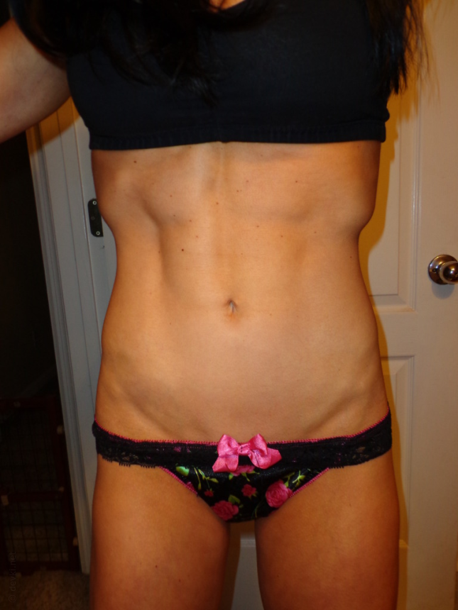 Сексуальная красотка с идеальными формами продолжает радовать своими фотографиями – фото 237