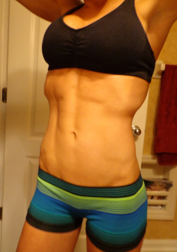 Сексуальная красотка с идеальными формами продолжает радовать своими фотографиями – фото 246