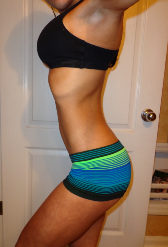 Сексуальная красотка с идеальными формами продолжает радовать своими фотографиями – фото 247