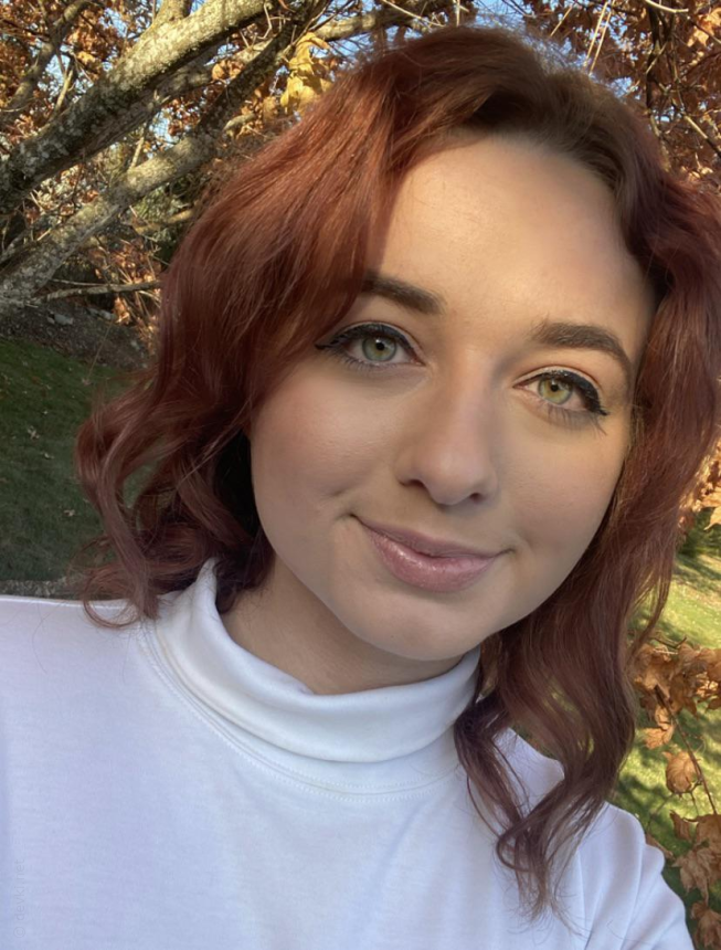 Привлекательная девушка показала свои прелести, снимая себяшки и демонстрируя свои аппетитные формы – фото 2