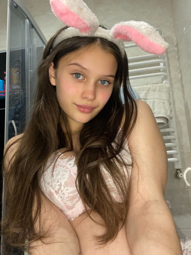 Молодая мама с большой грудью занимается самоудовлетворением – фото 7