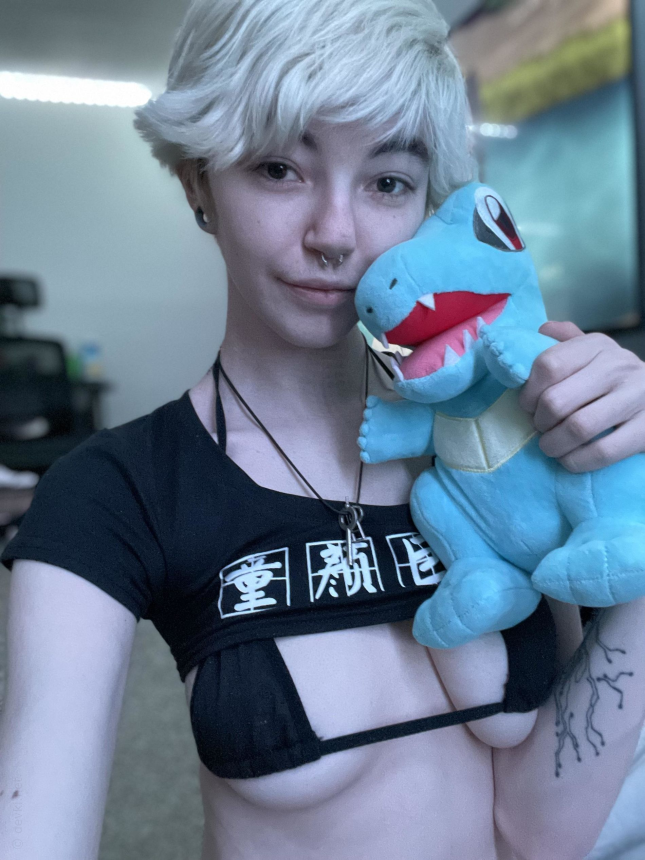 Молодая девушка с татуировками, частные интимные фотографии – фото 50