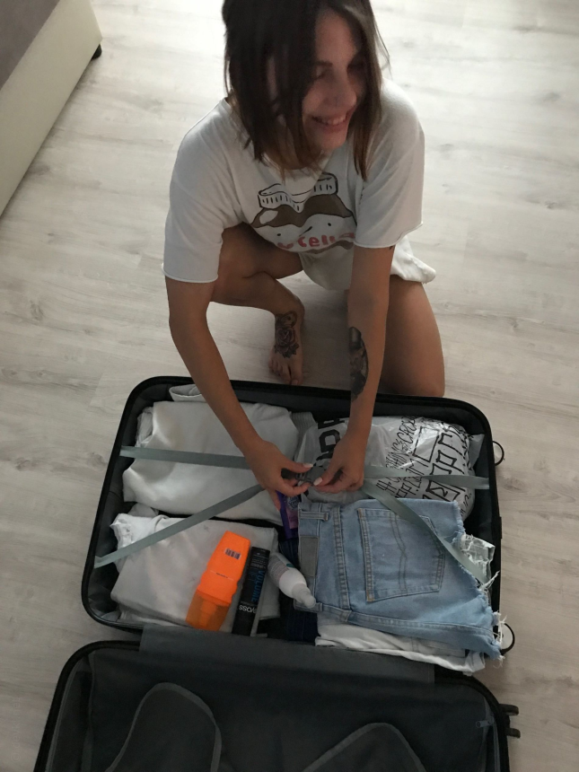 Молодая девушка с татуировками занимается сексом и показывает свои интимные места на порно фотографиях – фото 37