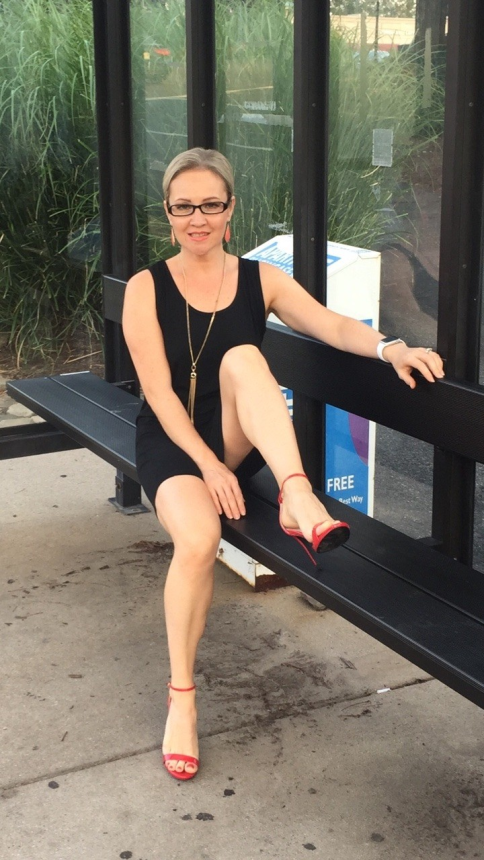 Откровенные снимки одной дамы, сделанные в разное время и в разных местах – фото 10