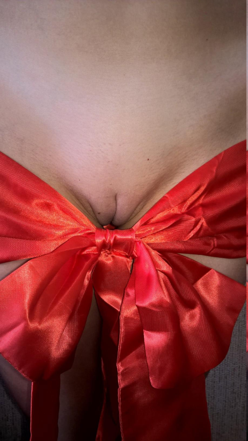 Обнаженная жена приготовила подарок на день рождения мужа – фото 10