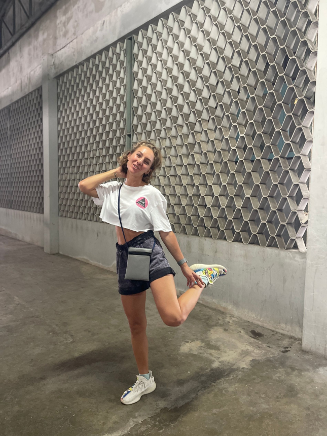 Красивая стройная девушка разделась и показала свои прекрасные формы – фото 2