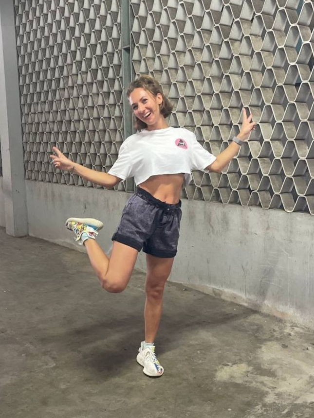 Красивая стройная девушка разделась и показала свои прекрасные формы – фото 3