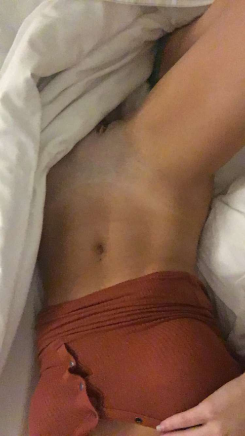 Суперская красотка с идеальной задницей позирует обнаженной на личных фото – фото 32