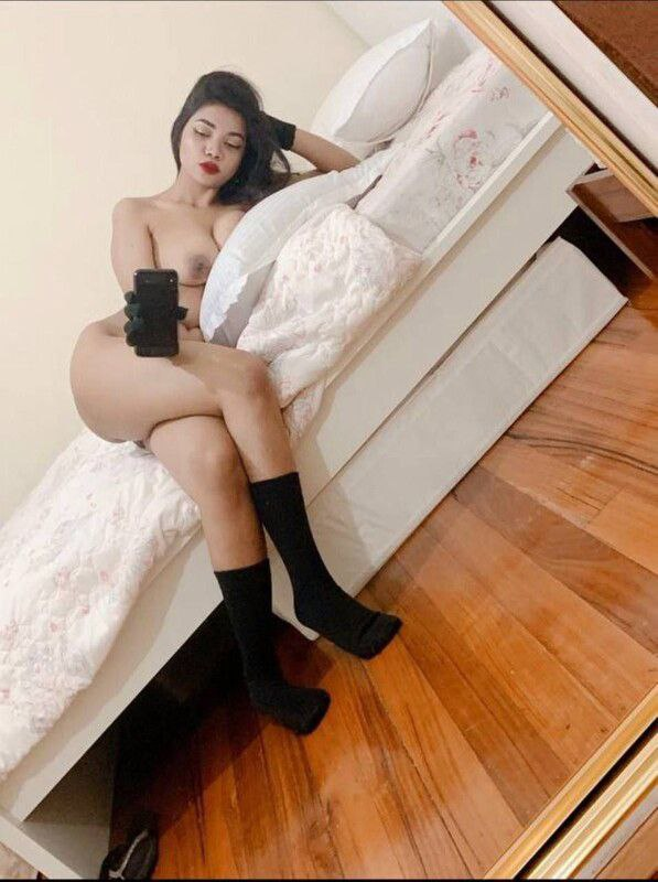 Фигуристая тайская милфа показывает большие сиськи и мохнатую киску – фото 5