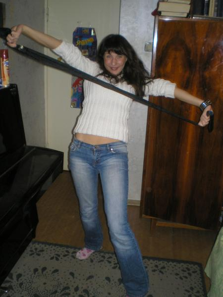 Стройная русская шлюшка дома голышом раздвигает ноги показывая бритую пизду – фото 35