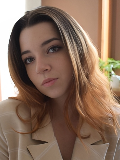 Грустная молодая с сочной грудью светит дырочками в своей комнате – фото 2