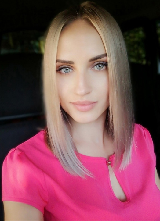 Фото Голая блондинка делает откровенное селфи для тебя