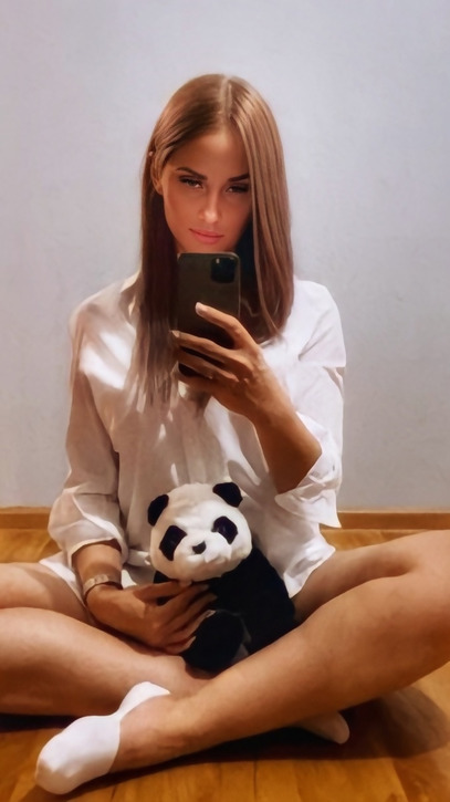 Голая блондинка делает откровенное селфи для тебя – фото 8