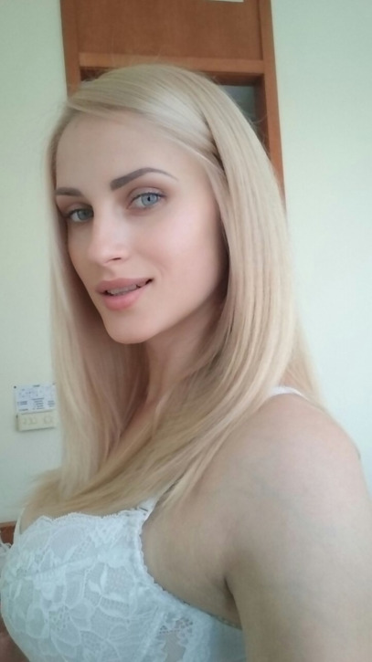 Голая блондинка делает откровенное селфи для тебя – фото 12