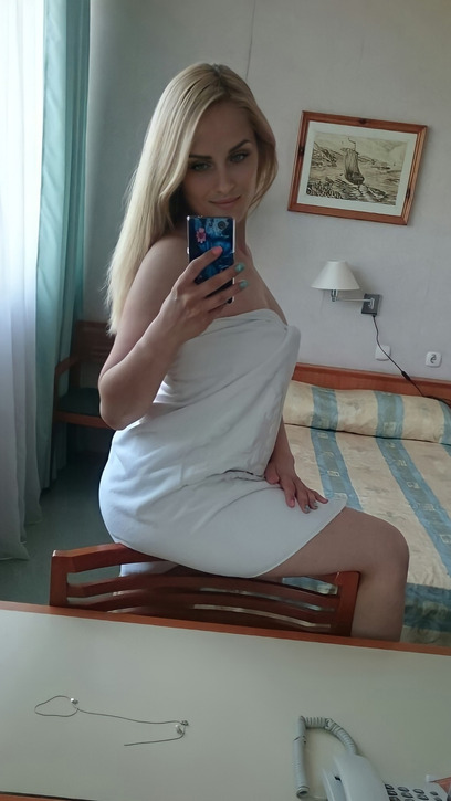 Голая блондинка делает откровенное селфи для тебя – фото 14