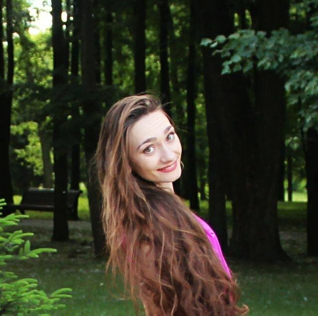 Стройная малышка с маленькой грудью откровенно позирует – фото 17