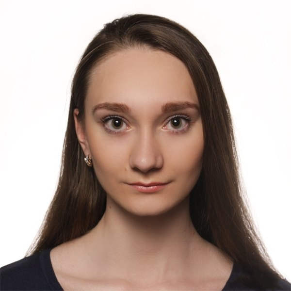 Стройная малышка с маленькой грудью откровенно позирует – фото 21