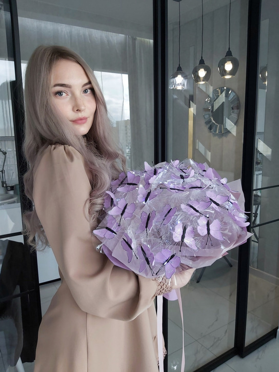 Сексуальная красотка делает зеркальное селфи дома – фото 13