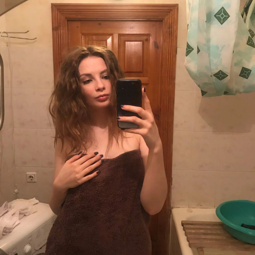 Красотка показала своё шикарное голое тело во всей красе – фото 2