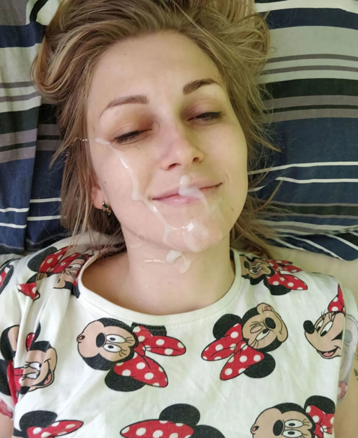 Сочная тёлочка обожает сосать хуй и глотать сперму – фото 8