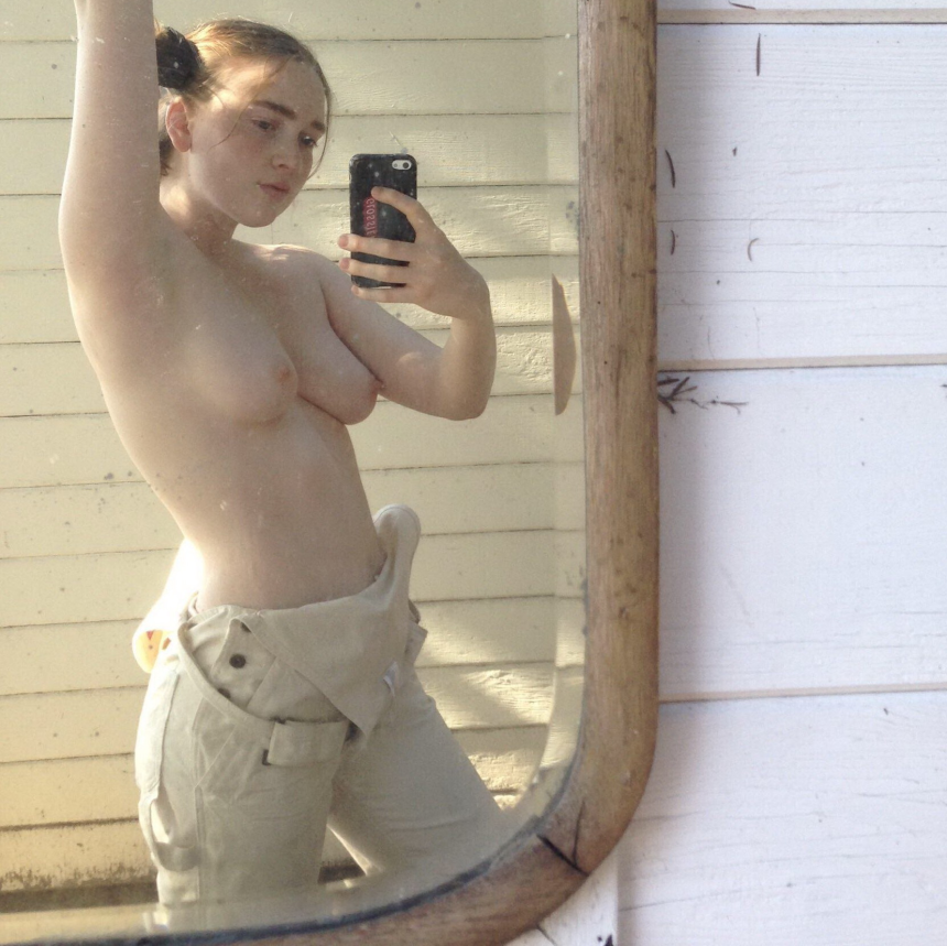 Молодая девчонка с аппетитной женственной грудью решила показать себя – фото 8