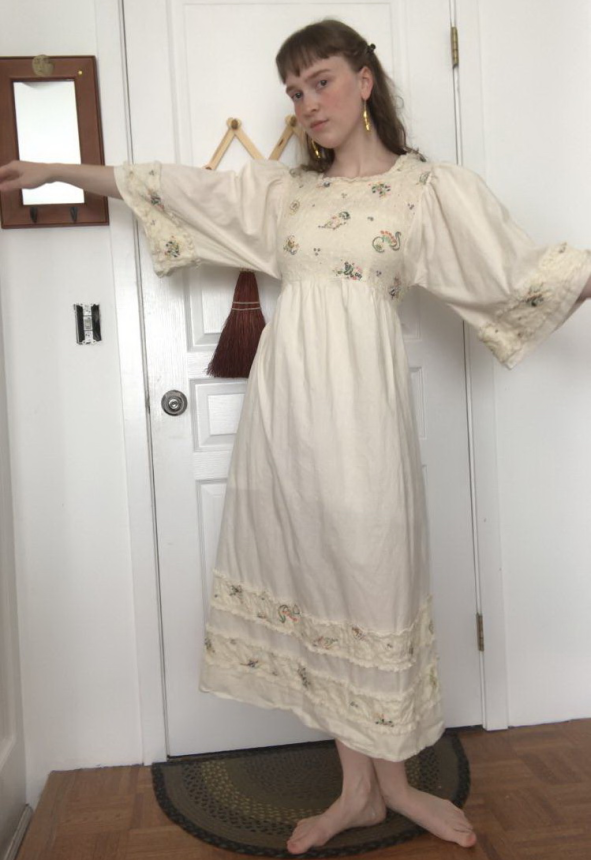 Молодая девчонка с аппетитной женственной грудью решила показать себя – фото 13