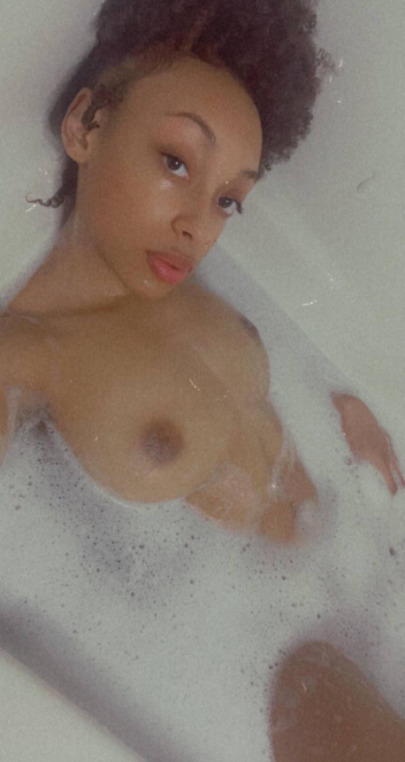 Фигуристая темнокожая милашка с роскошными формами – фото 5