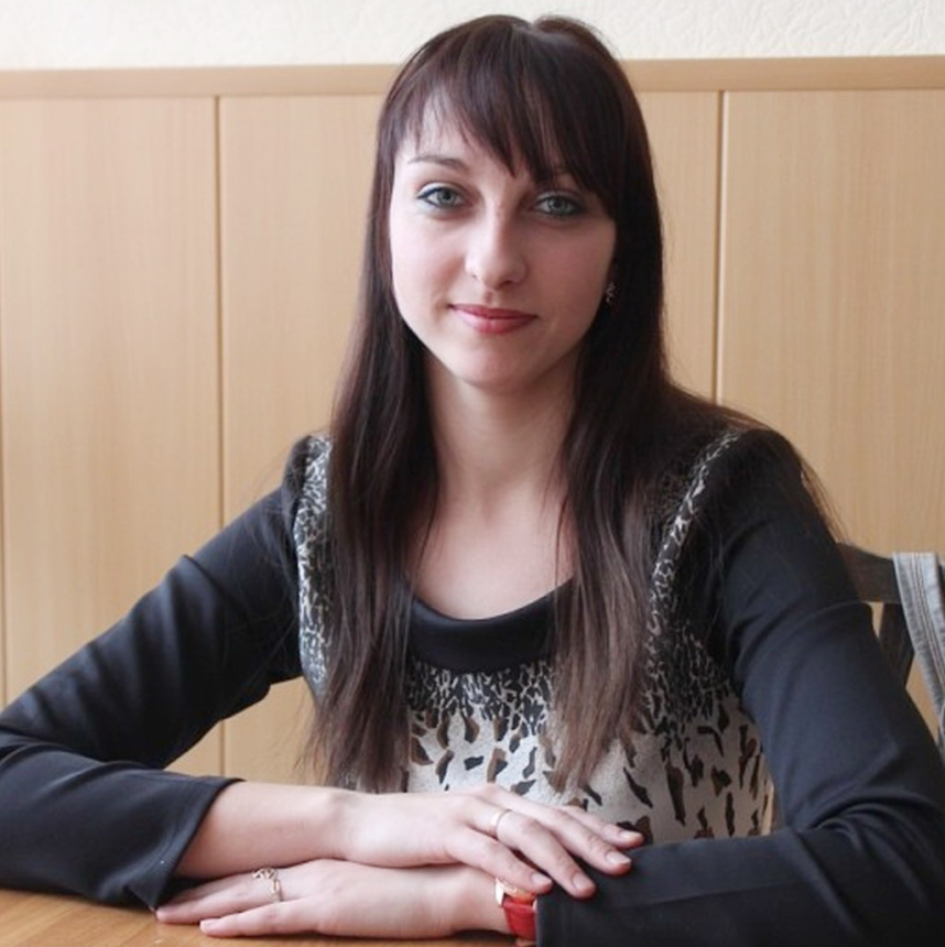 Фото Красивая замужняя тётка разделась и сделала горячие фото для мужа