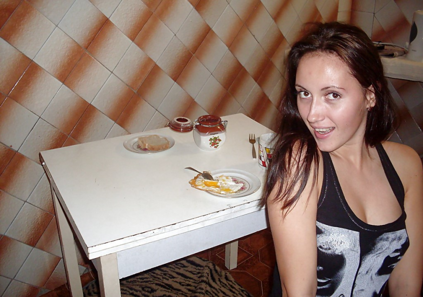 Молодая милфа доставляет удовольствие мужу ртом – фото 1