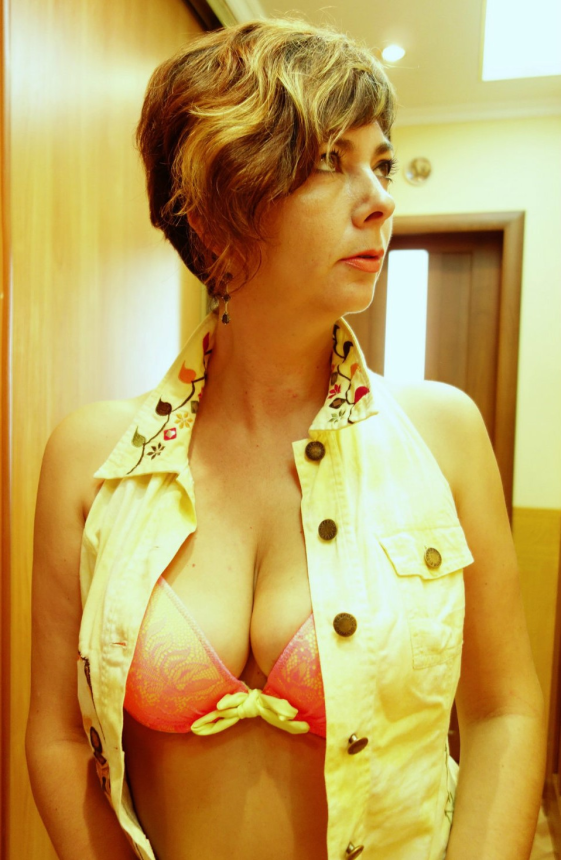 Прекрасные большие сиськи и сексуально красивое тело зрелой милфы – фото 10