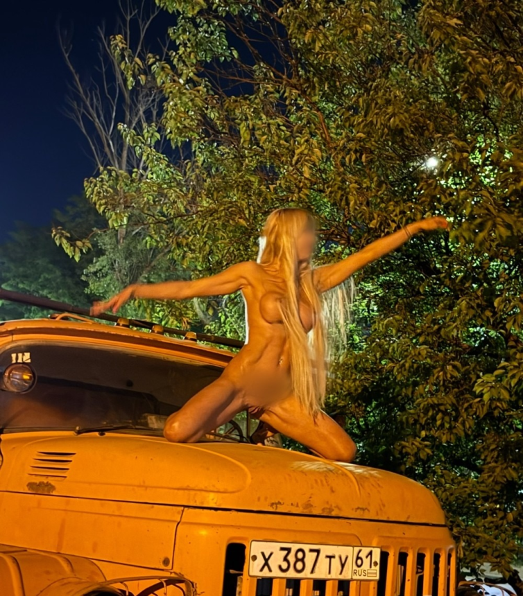 Стройная жена разделась на грузовике ночью — горячие фото – фото 2