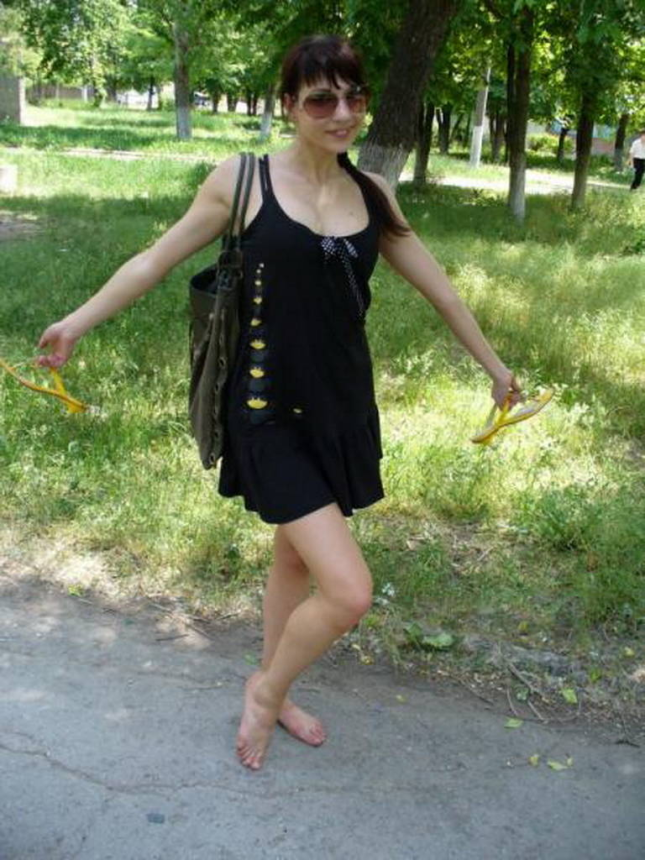 Стройная русская шлюшка дома голышом раздвигает ноги показывая бритую пизду – фото 36