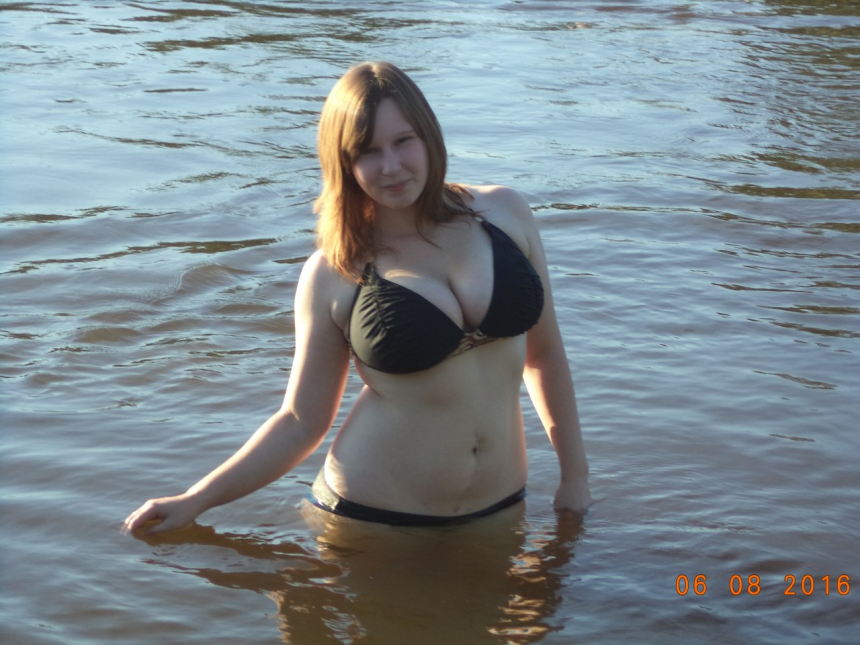 Пышная молодая милашка с огромной грудью голая дома и в ванне – фото 5