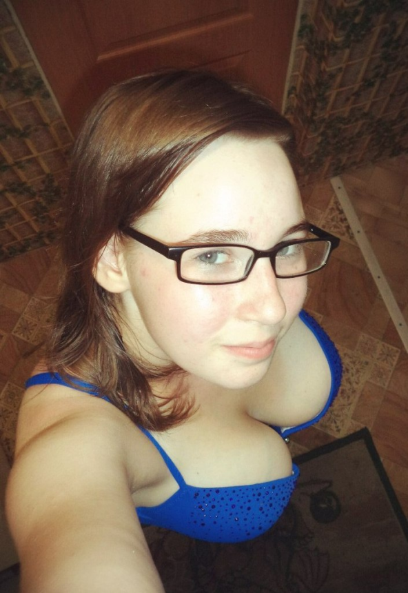 Пышная молодая милашка с огромной грудью голая дома и в ванне – фото 6