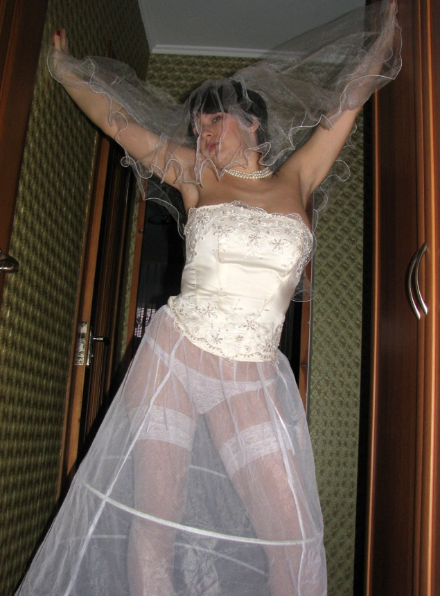 Брюнетка показала всё: сочное тело и откровенные позы – фото 9