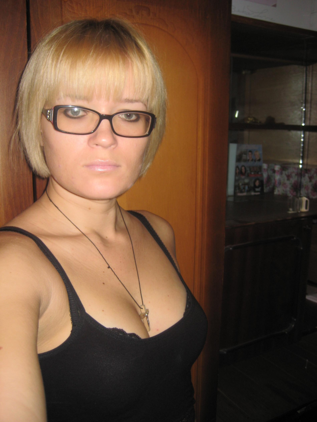 Фото Зрелая блондинка с рисунками на интимных местах — горячая милфа