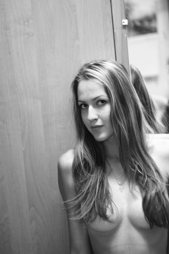 Молодая учительница сексуалка снялась прямо в классе и не только – фото 7