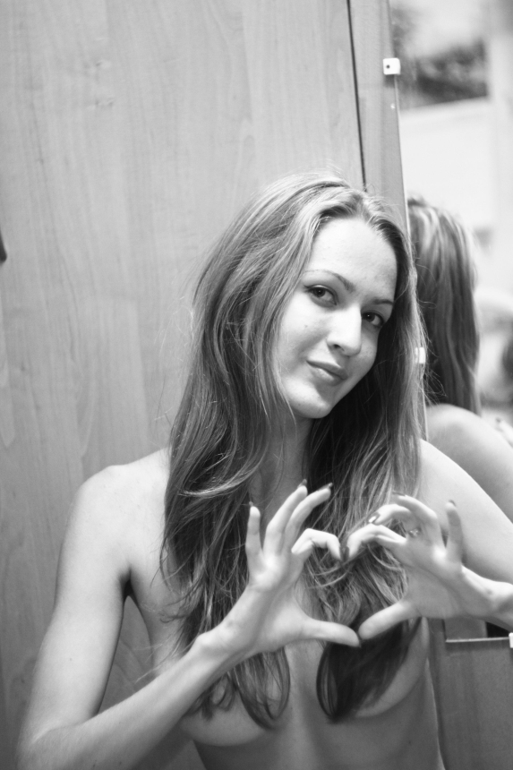 Молодая учительница сексуалка снялась прямо в классе и не только – фото 10