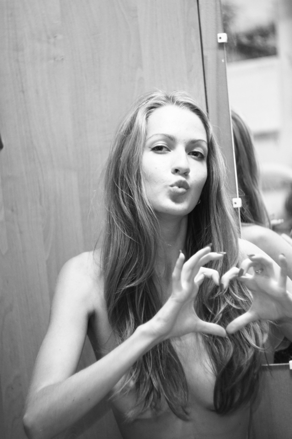 Молодая учительница сексуалка снялась прямо в классе и не только – фото 11